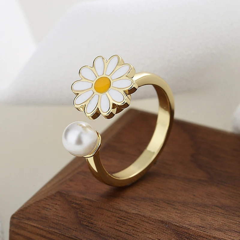 Daisy Anxiety Ring With A Pearl - Image 3