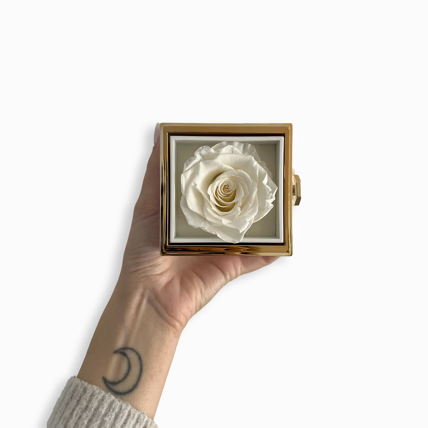Eternal Clover Necklace & Rotating Box - Image 4