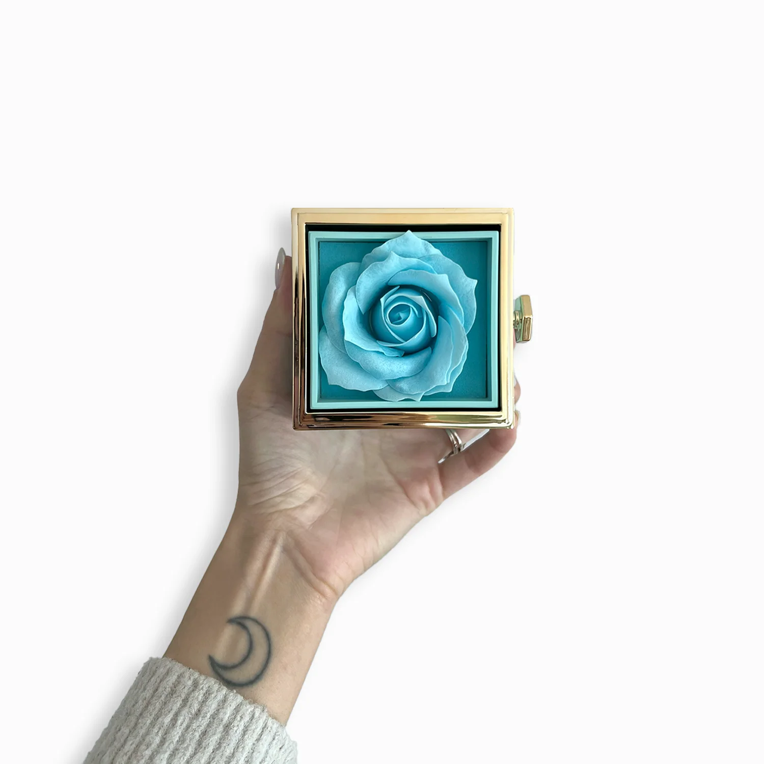 Eternal Clover Necklace & Rotating Box - Image 5