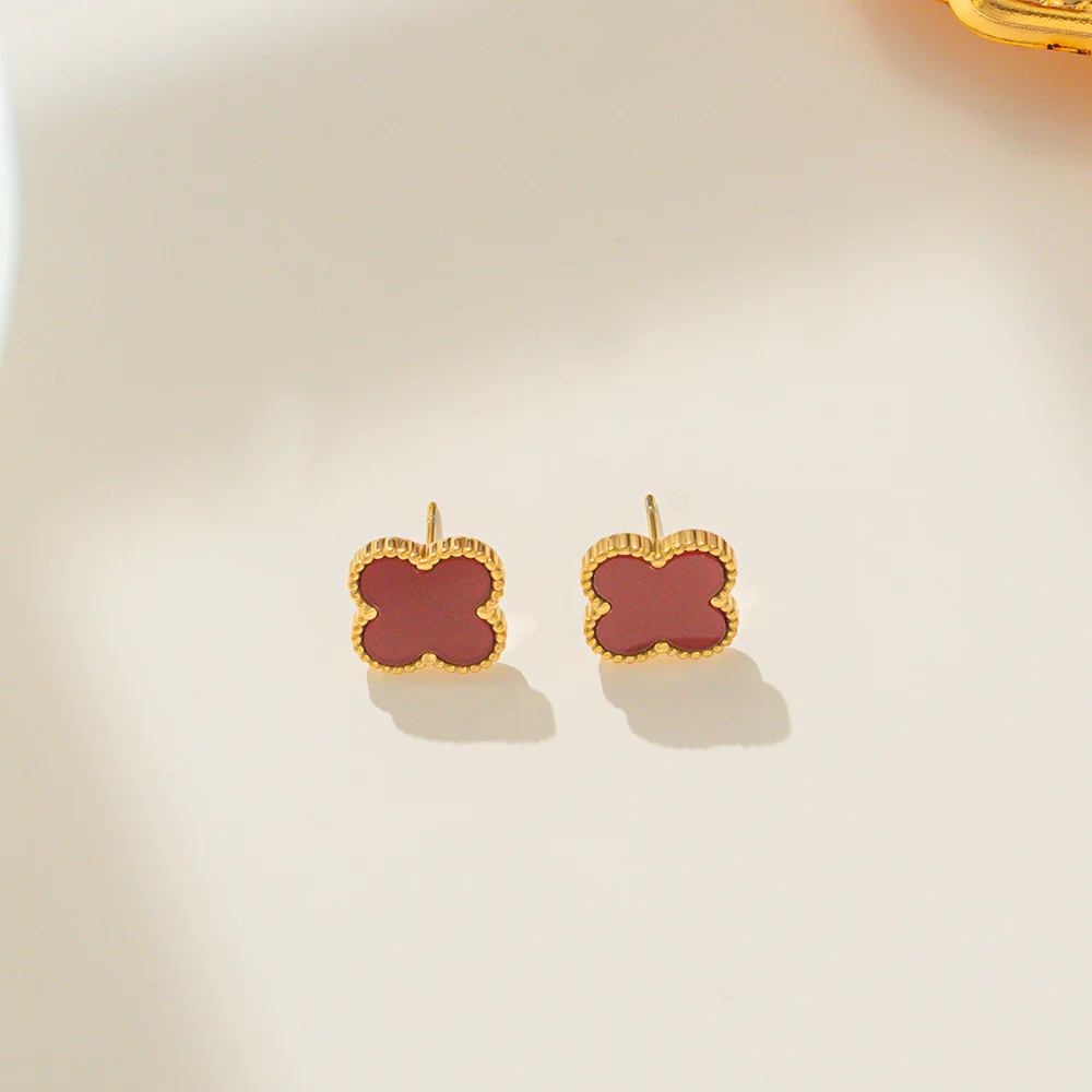 Motif Clover Earrings - Image 4
