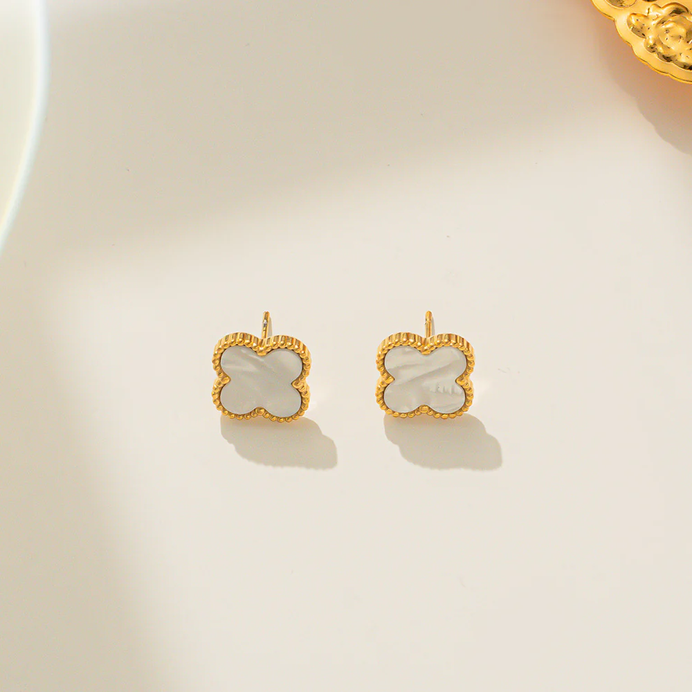Motif Clover Earrings - Image 5